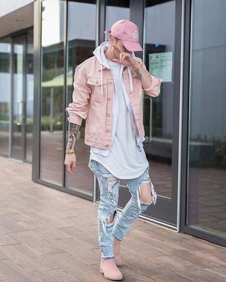 Comment porter une veste rose pour un style decontractés