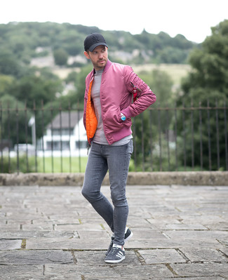 Comment porter une veste rose pour un style decontractés
