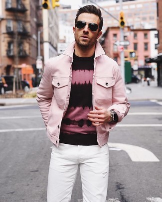 Comment porter une veste rose pour un style decontractés