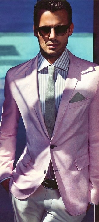 Comment porter une veste rose pour un style chic decontractés