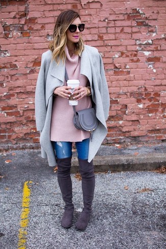 Comment porter un pull surdimensionné en tricot rose