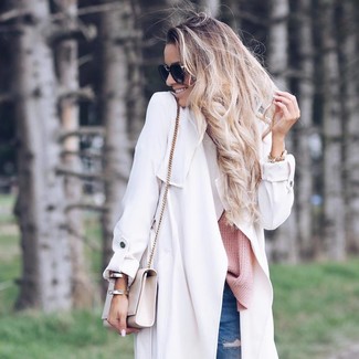 Comment porter un pull surdimensionné en tricot rose