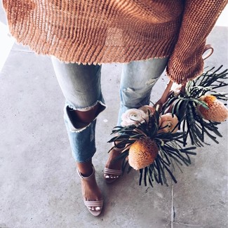 Comment porter un pull surdimensionné en tricot rose