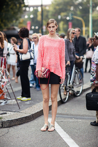 Comment porter un pull surdimensionné en tricot rose