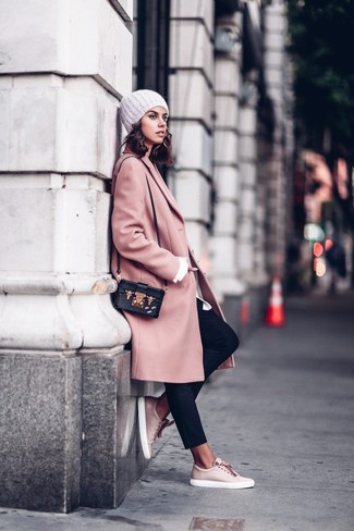 Comment porter des baskets basses en cuir roses