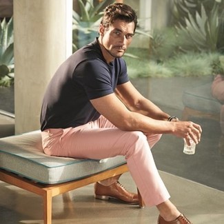 Comment porter un pantalon rose pour homme