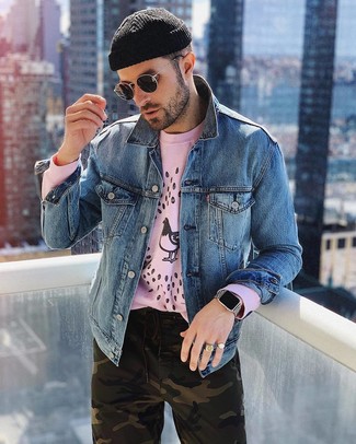 Comment porter un sweat-shirt imprimé rose