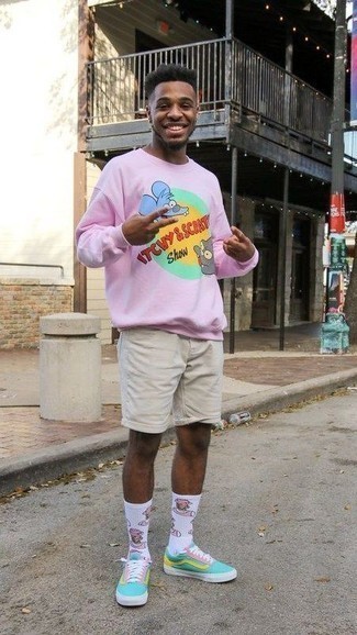 Comment porter un sweat-shirt imprimé rose