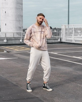 Comment porter un sweat-shirt imprimé rose