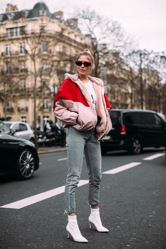 Comment porter une doudoune rose
