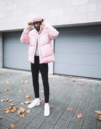 Comment porter une doudoune rose