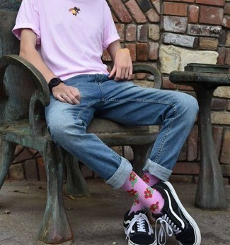 Comment porter des chaussettes roses quand il fait très chaud