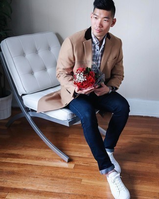 Comment porter des chaussettes roses au printemps
