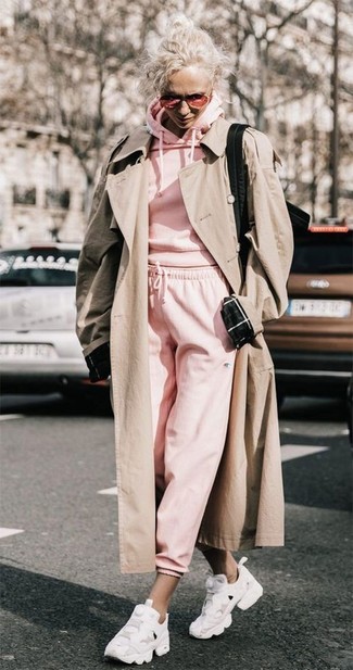 Comment porter un pantalon de jogging rose