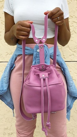 Comment porter un pantalon de jogging rose