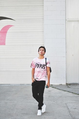 Comment porter un t-shirt rose