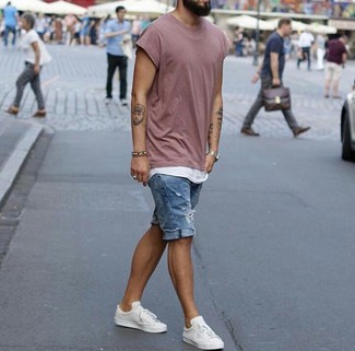 Comment porter un t-shirt rose