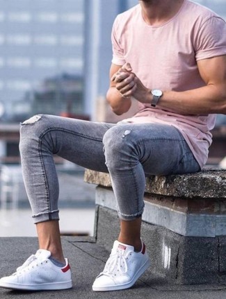 Comment porter un t-shirt rose