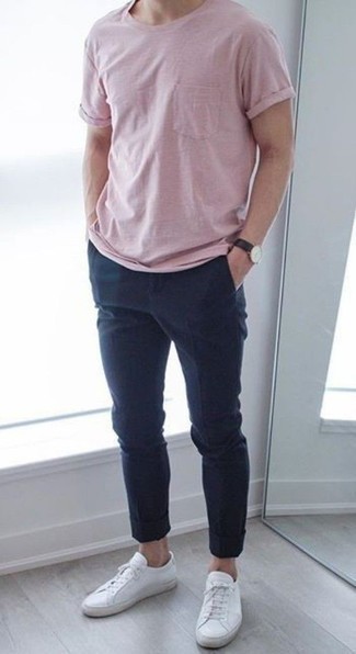 Comment porter un t-shirt rose
