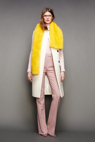 Comment porter un pantalon large rose