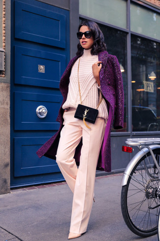 Comment porter un pantalon large rose