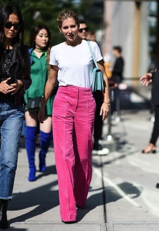 Comment porter un pantalon large rose