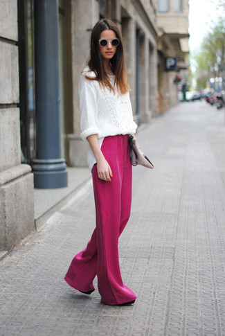 Comment porter un pantalon large rose