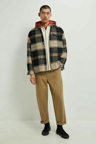Comment porter une veste écossaise à l'adolescence
