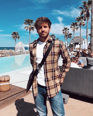 Comment porter une veste écossaise pour un style decontractés quand il fait chaud