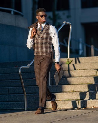 Comment porter un manteau en laine écossais pour un style elégantes en automne