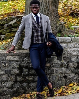 Comment porter un manteau en laine écossais quand il fait froid