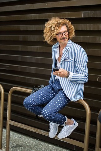 Comment porter un pantalon chino á pois en été