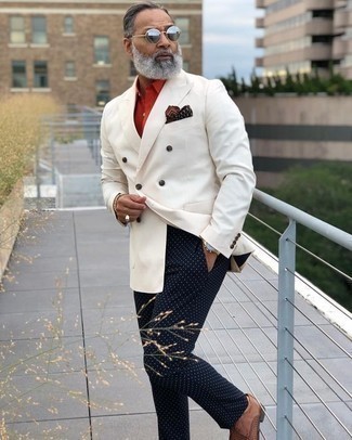 Comment porter un pantalon chino á pois en été