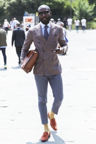 Comment porter un pantalon chino á pois en été