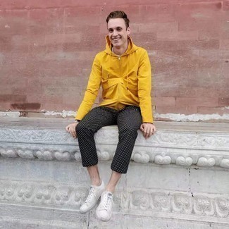 Comment porter un pantalon chino á pois au printemps