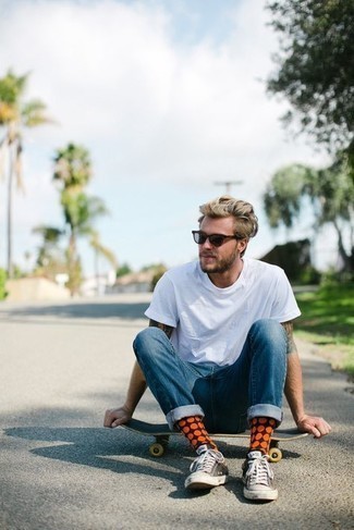 Comment porter des chaussettes á pois pour un style decontractés
