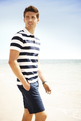 Comment porter un polo pour un style decontractés quand il fait très chaud