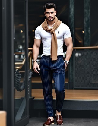 Comment porter un polo avec des slippers