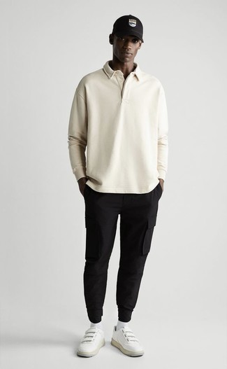 Comment porter un pull à col polo avec un pantalon cargo