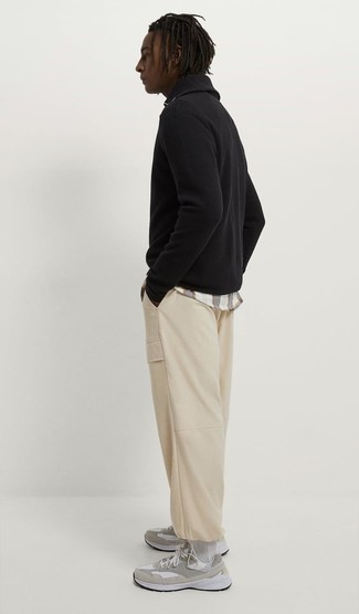 Comment porter un pull à col polo avec un pantalon cargo