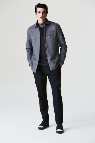 Comment porter un pull à col polo avec un pantalon cargo