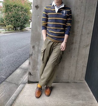 Comment porter un pull à col polo avec un pantalon cargo