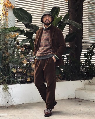Comment porter un polo avec un costume