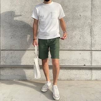 Comment porter un sac imprimé quand il fait très chaud