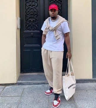 Comment porter un sac imprimé pour un style relax au printemps