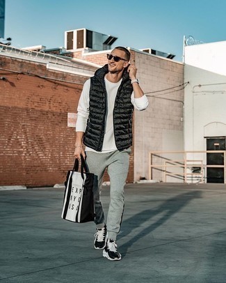 Comment porter un sac imprimé pour un style relax au printemps