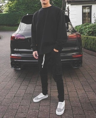 Comment porter des chaussures imprimées quand il fait chaud