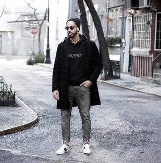 Comment porter des chaussures imprimées pour un style decontractés quand il fait frais