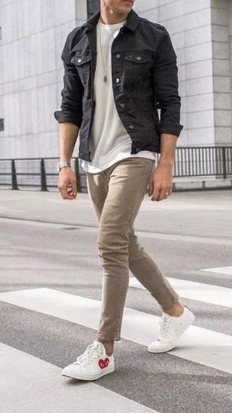 Comment porter des chaussures imprimées en été