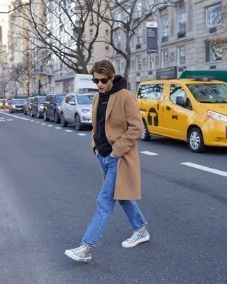 Comment porter des chaussures imprimées pour un style decontractés quand il fait frais